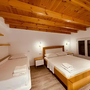  Vila Anxhelo