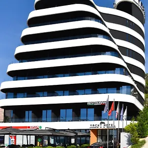 4* Hotel Yacht